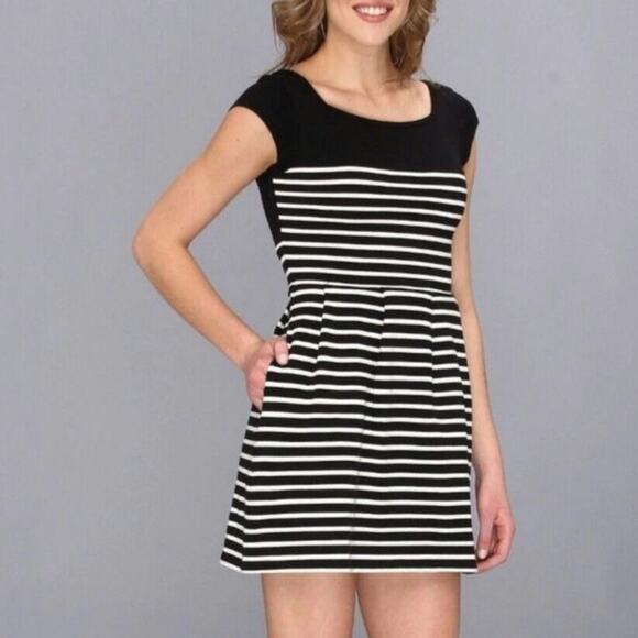 French Connection B&W Stripe Paris Chic Retro A-line Open Back Knit Dress 8 Twee - Picture 1 of 14